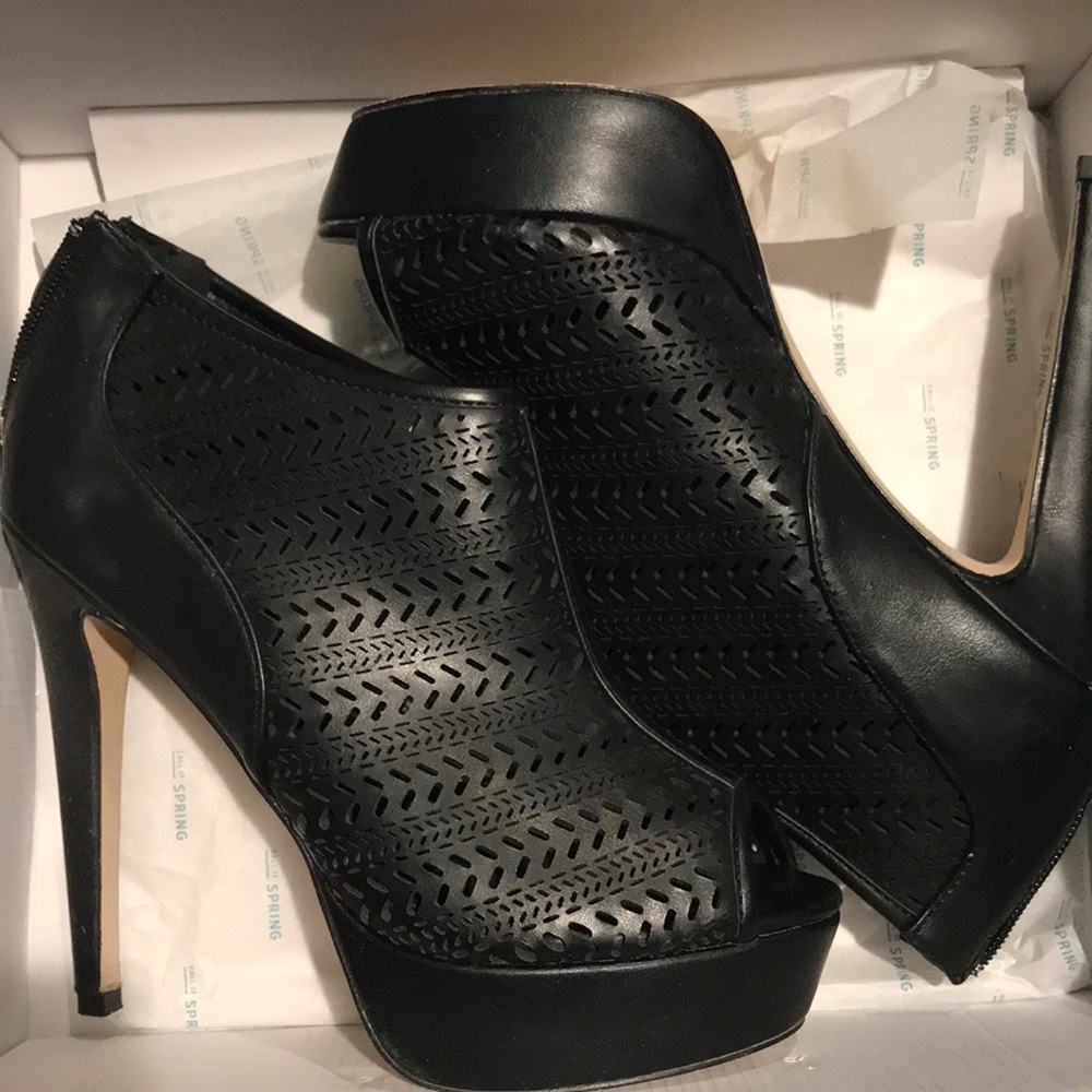 High heel sandal 4.75 “
Round toe
Stiletto heel